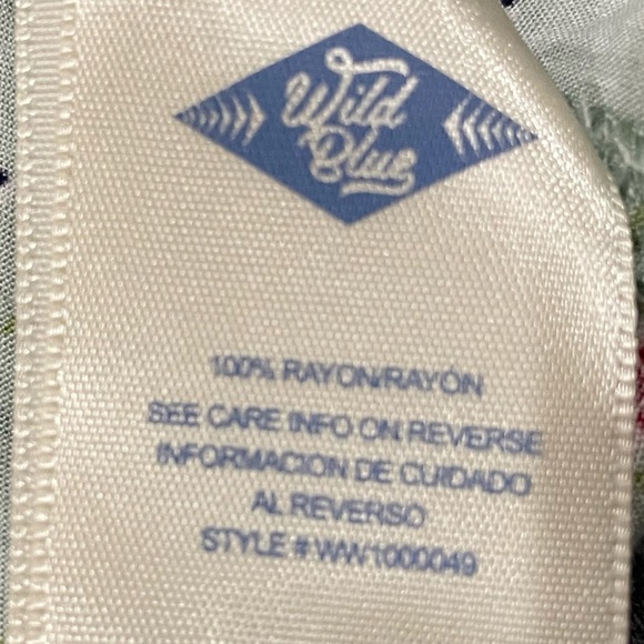 Wild Blue x Sadie Robertson baby blue floral top with crochet details / S / EUC - Picture 10 of 11